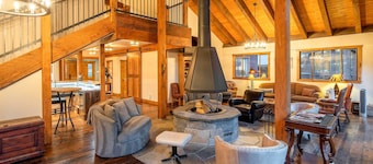 4 Mi to Diamond Peak Ski Resort: Gem w/ Hot Tub