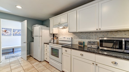 NEW LISTING***Southern Charm Villa *** Beautifully Updated 