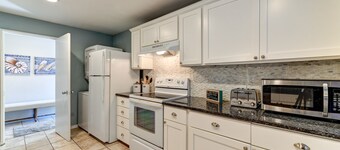 NEW LISTING***Southern Charm Villa *** Beautifully Updated 