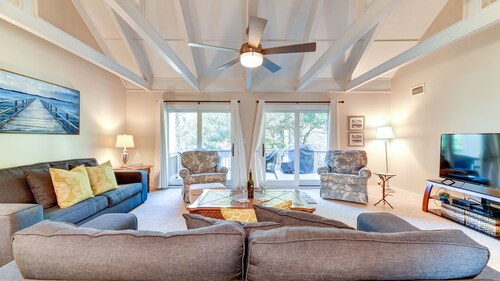 NEW LISTING***Southern Charm Villa *** Beautifully Updated 