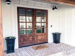 Exterior detail - Serene Lakeside Cottage | Sunset Views | Dock | Firepit + EV Charger! (Gainesville)