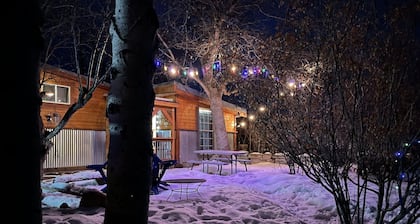 Clean and Cozy Cabin on Main Street - Walk to the river and hot pools!