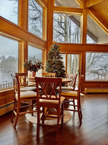 Year Round Lake/Ski Home on Crooked Lake