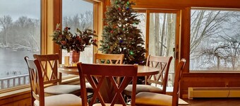 Year Round Lake/Ski Home on Crooked Lake