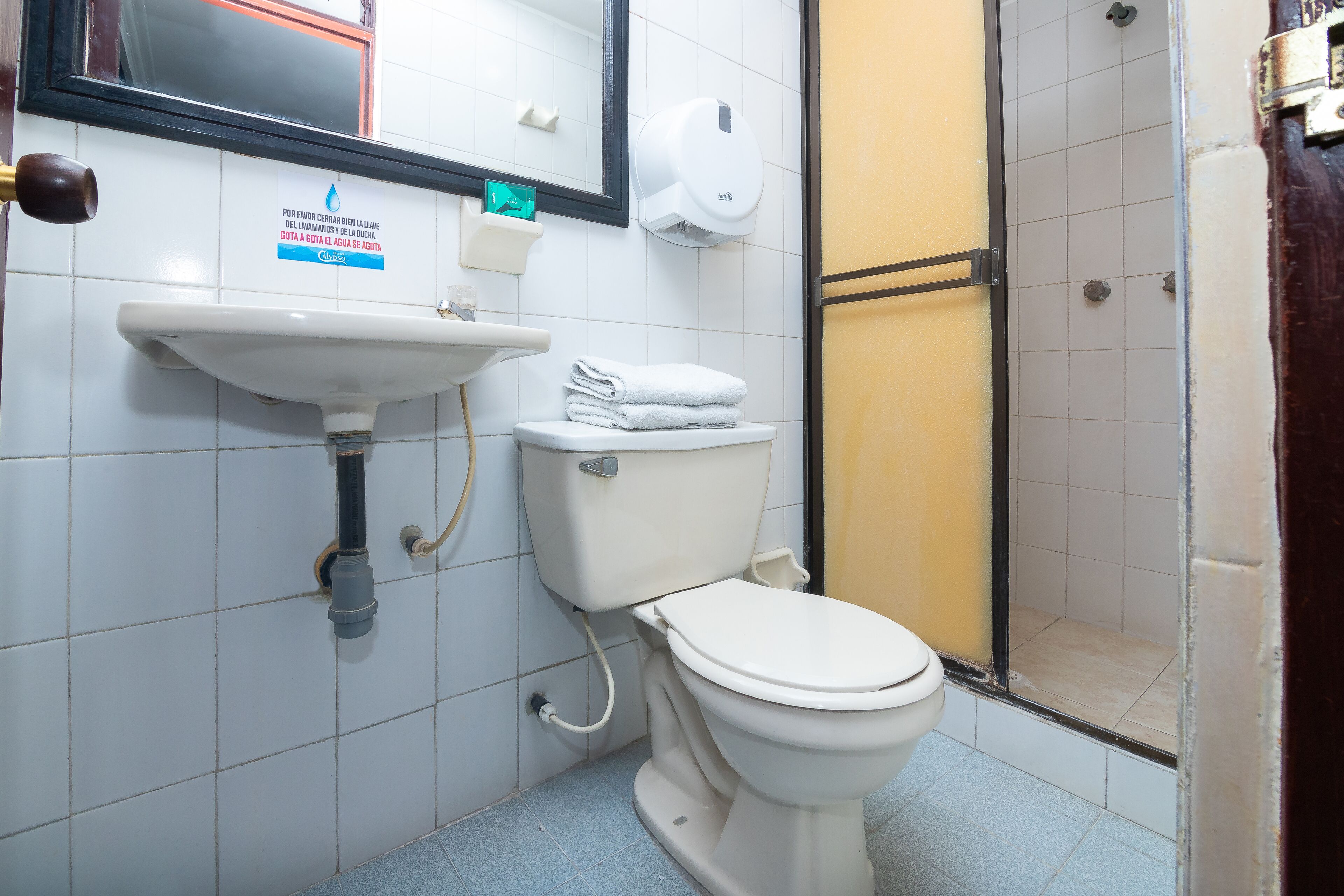 shower, free toiletries