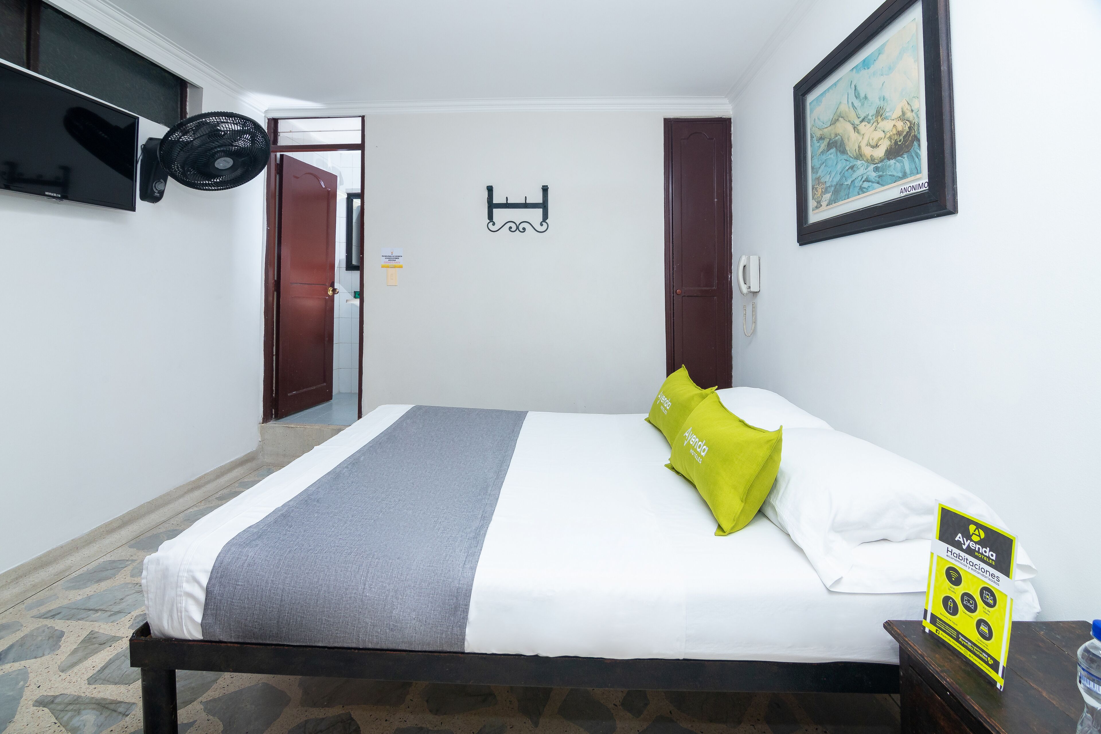 standard double room | free wifi, bed sheets