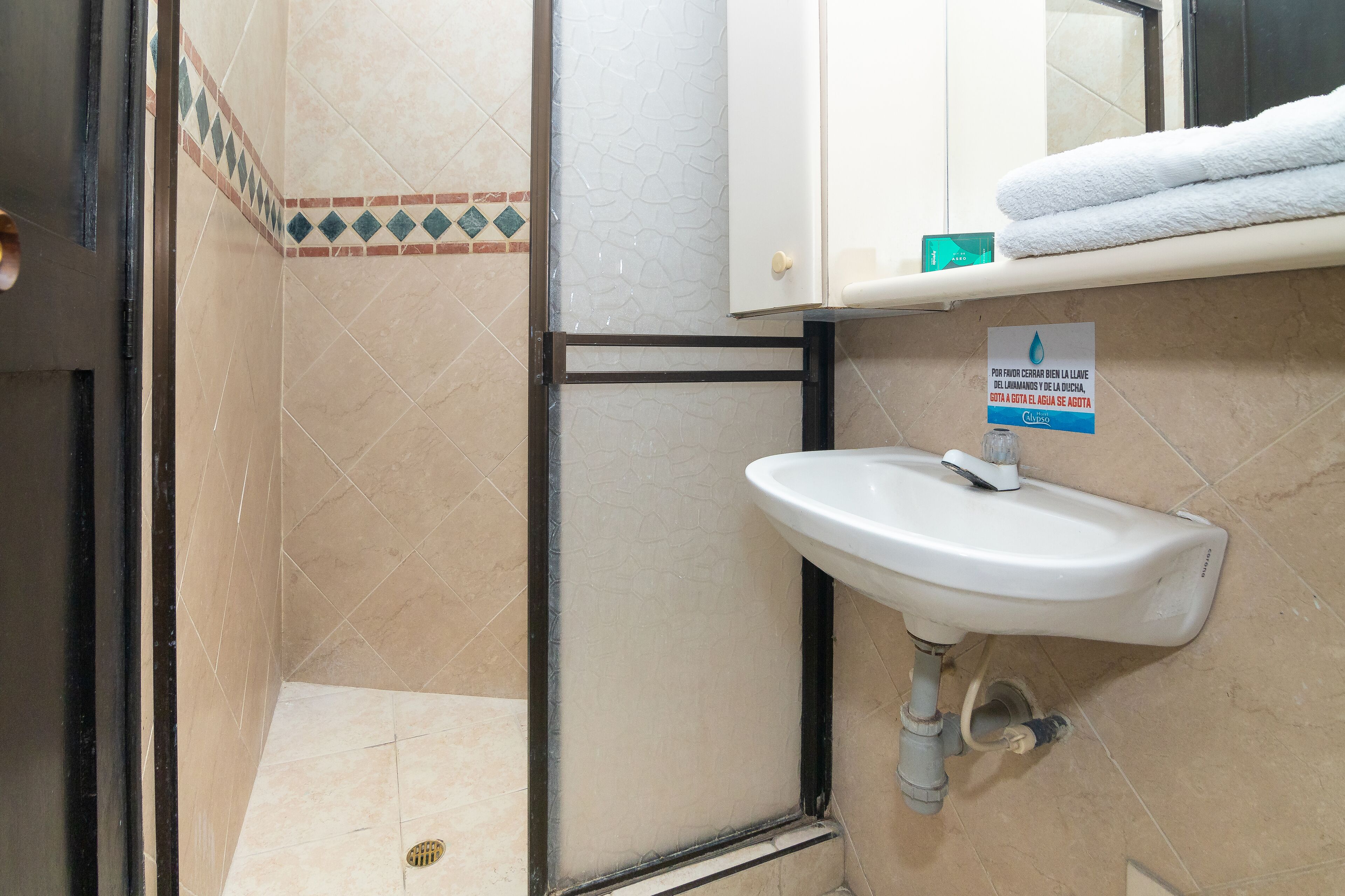 shower, free toiletries