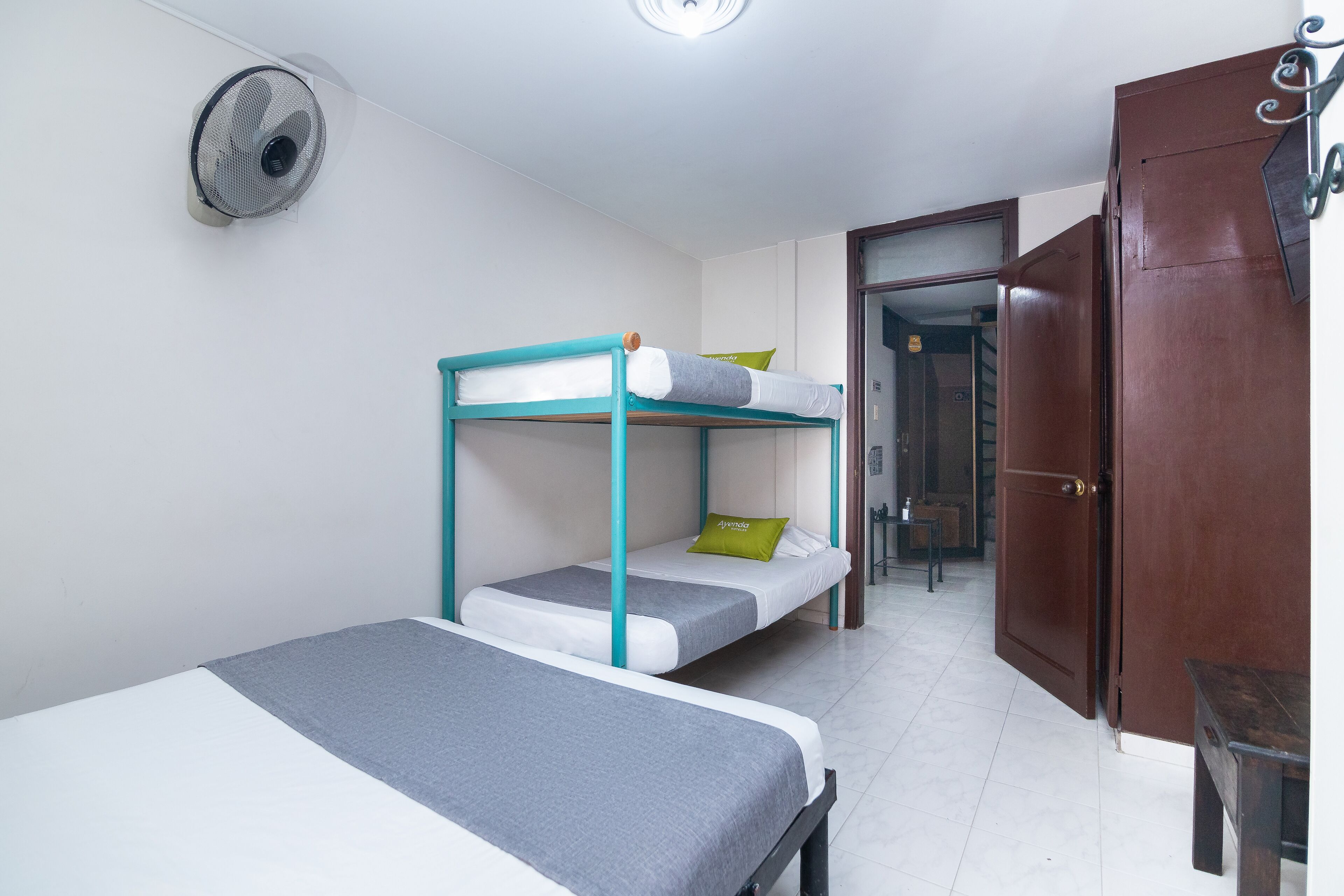 standard quadruple room | free wifi, bed sheets