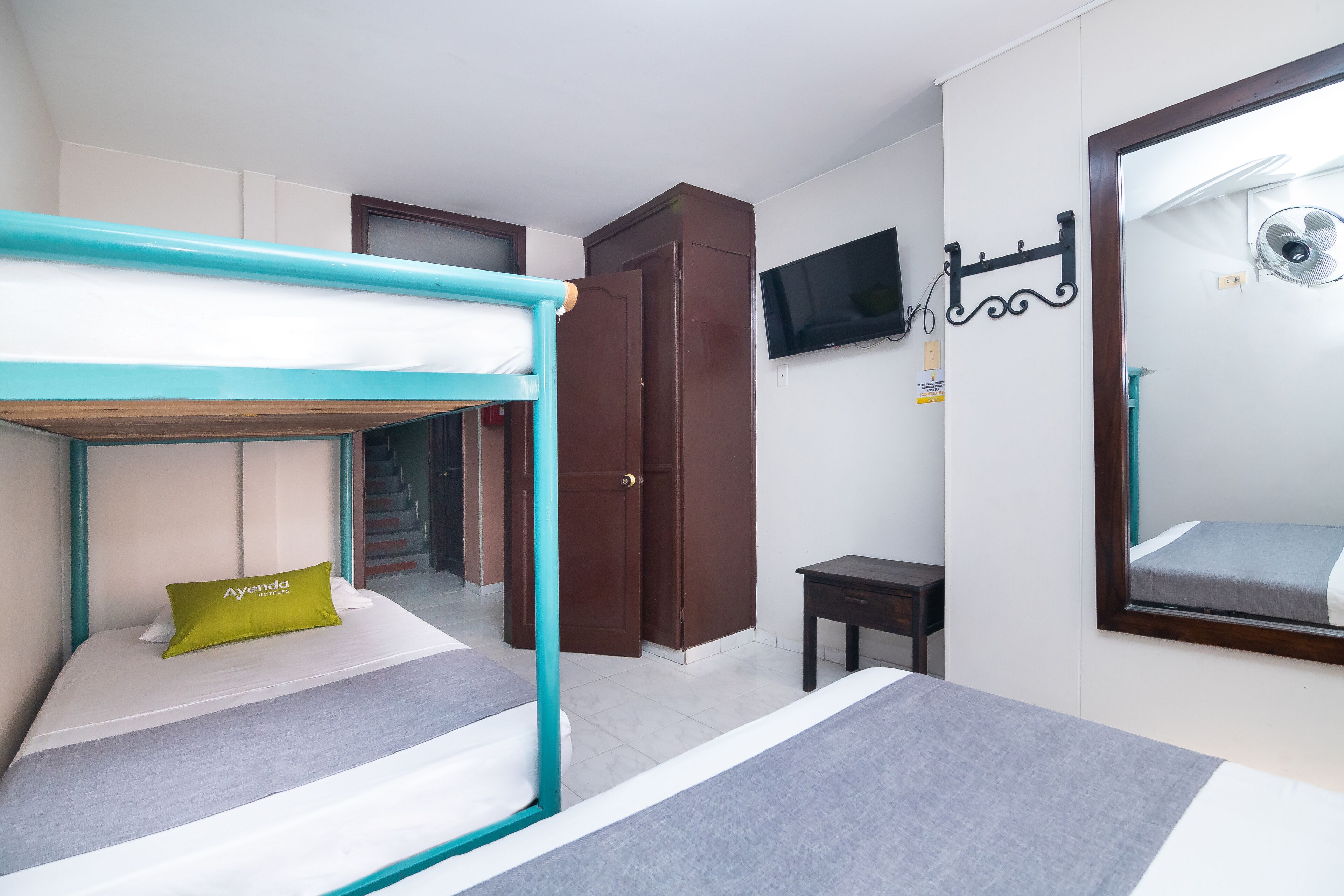 standard quadruple room | free wifi, bed sheets