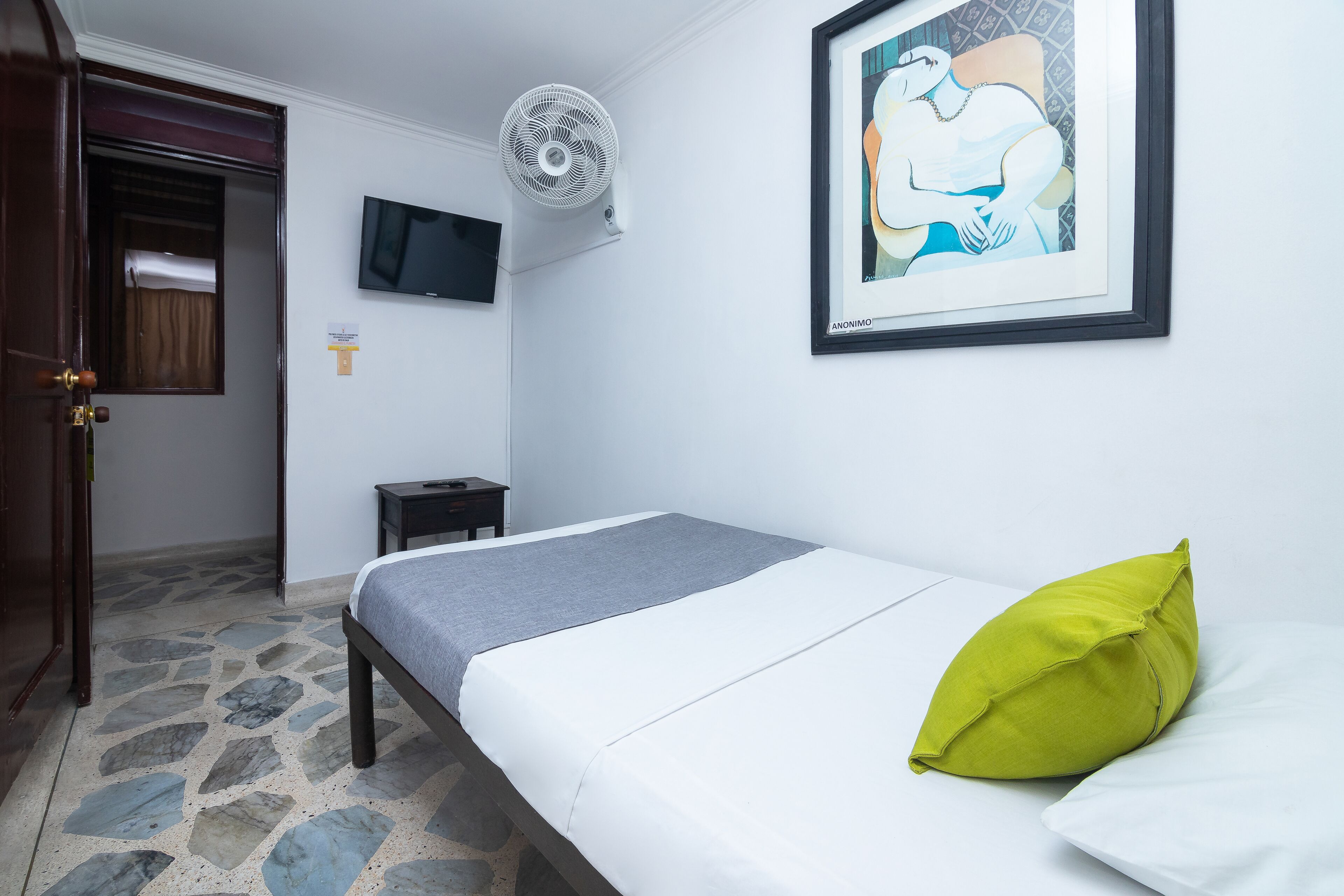 standard single room | free wifi, bed sheets