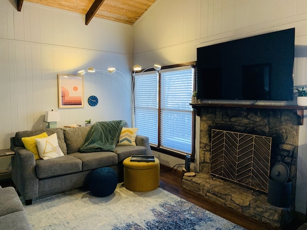 Living area - New Listing, Mid Century Modern Chalet Retreat (Beech Mountain)