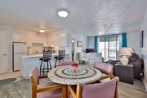 Dining - Ocean View Beach Condo#304 (New Smyrna Beach)