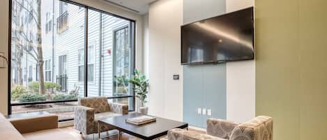 Télévision, chaîne hi-fi