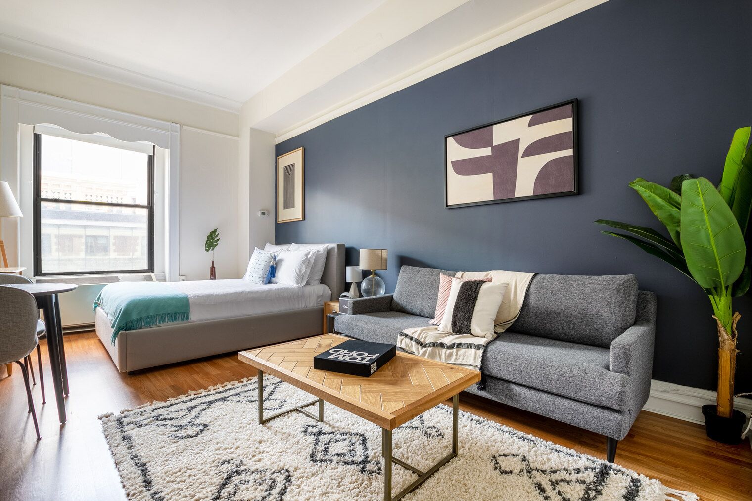 Crisp Downtown Studio w/ W/D, Doorman, nr. Green Line, by Blueground