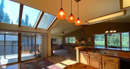 Relaxing 3bd Getaway 20 min to Glacier & 10 min to Whitefish