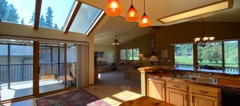 Relaxing 3bd Getaway 20 min to Glacier & 10 min to Whitefish