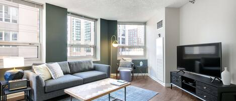 テレビ、ステレオ、書斎 / ワークスペース