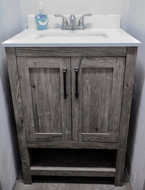 Interior - STARFISH PARADISE,FENCED YARD-ONLY 1/2MILE TO OCEAN-SLEEPS 4-1BED/1.5BATH, 2 TVs (Naples)