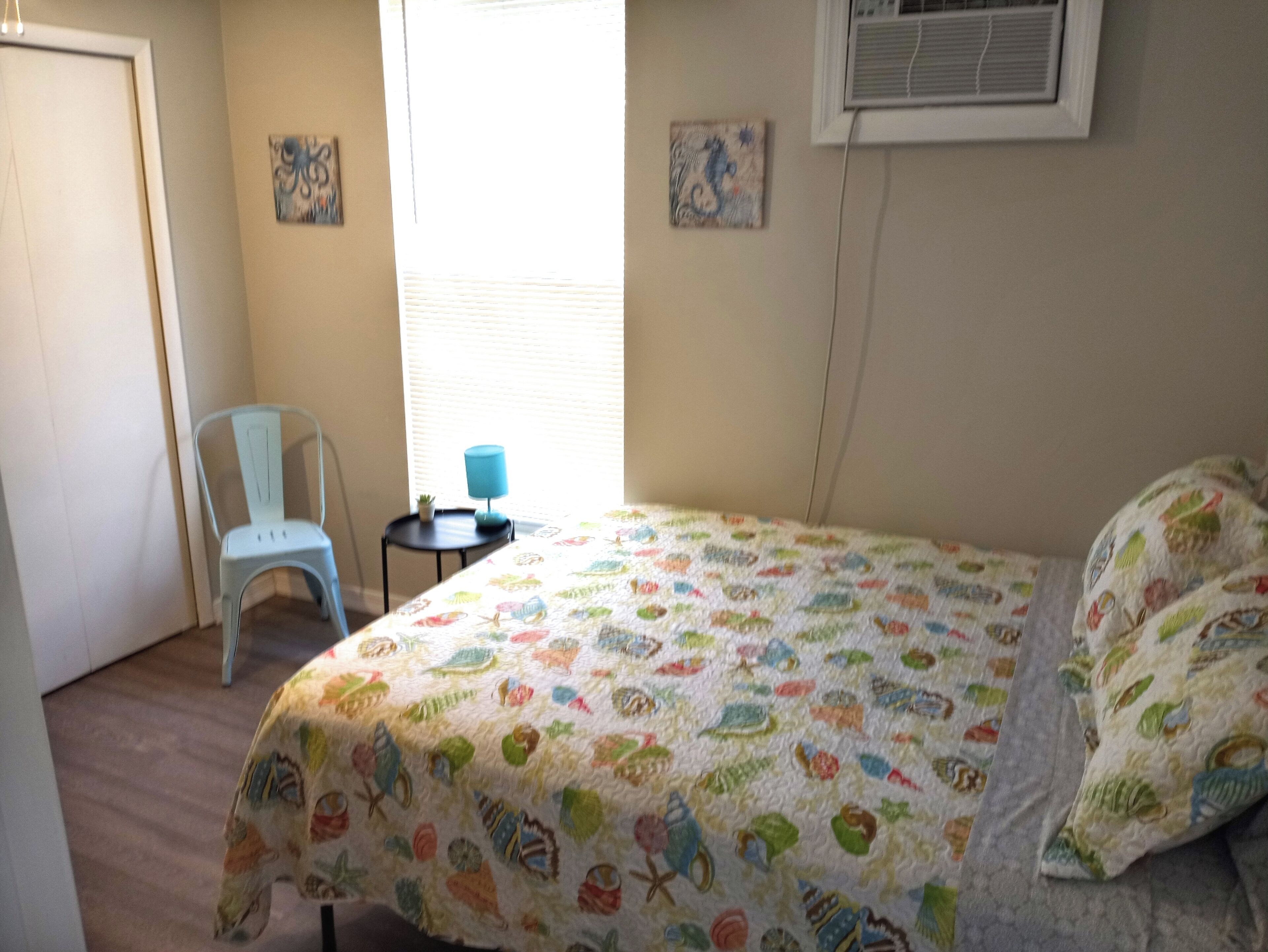 2 habitaciones, tabla de planchar con plancha y wifi gratis 