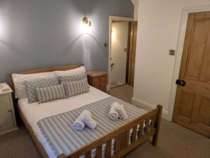2 bedrooms, desk, free WiFi, bed sheets