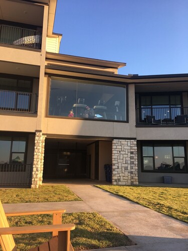 Harborview FIRST FLOOR Condo w/ resort amenities easy poolside access w/ views!