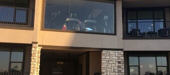 Harborview FIRST FLOOR Condo w/ resort amenities easy poolside access w/ views!