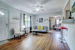 Televisie en een open haard