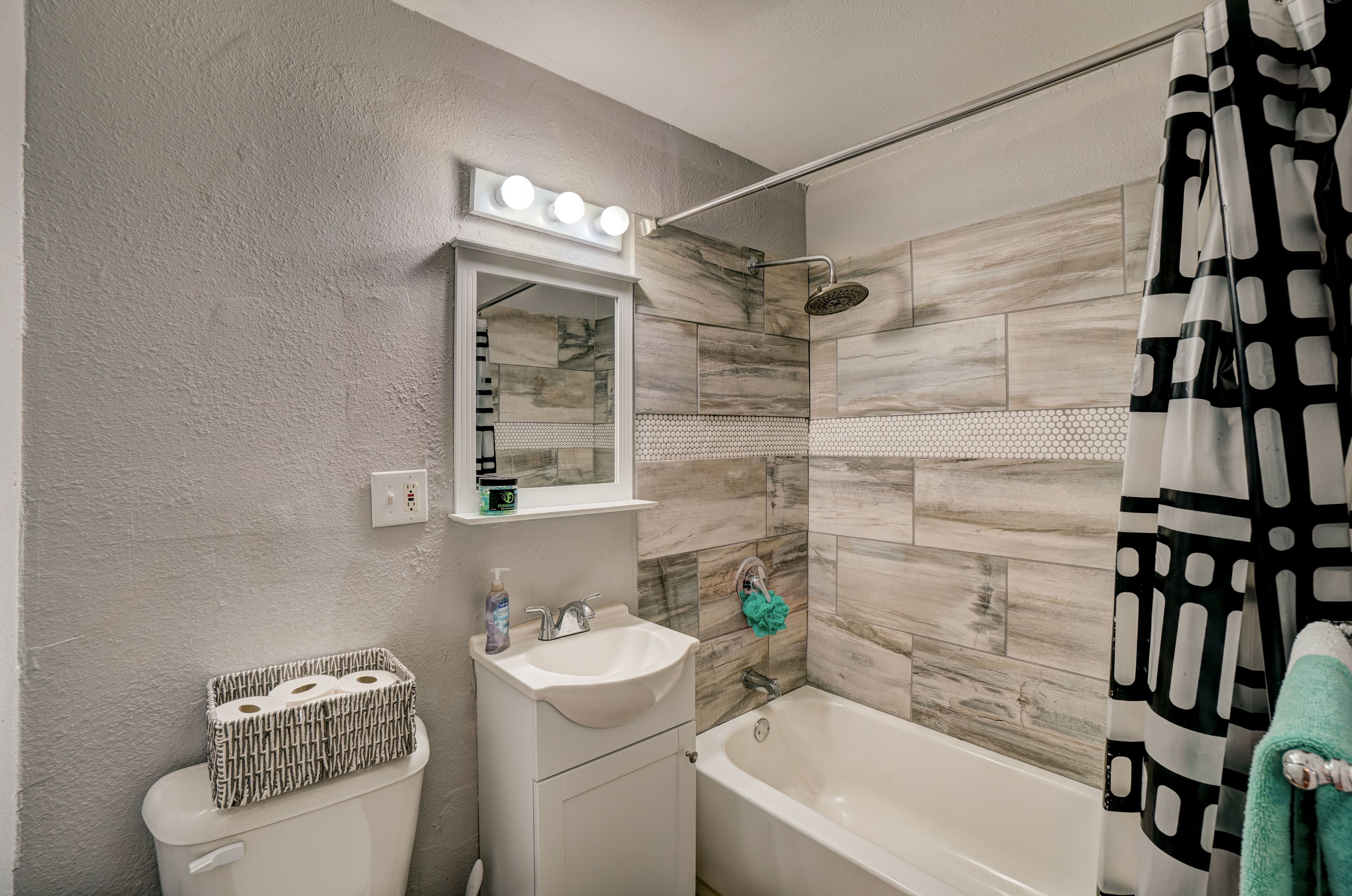 Combined shower/bathtub, towels, soap, toilet paper