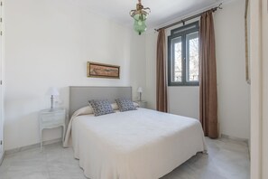 3 soveværelser, skrivebord, strygejern/strygebræt, weekendseng