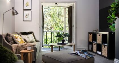 Lucini Cottage- wood fire and stunning bush views
