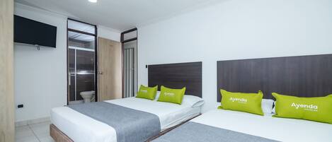 Quarto quádruplo | Wi-Fi de cortesia, roupa de cama