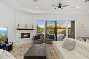 Smart TV, fireplace, DVD player, books - Paloma Paradise by GPM - Private Pool + Tiki Bar + Games + Putting Green + More! (La Quinta)