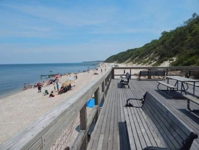 Modern Farmhouse Retreat North Fork Wine Country