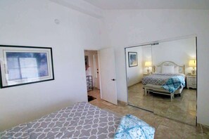 1 slaapkamer, een strijkplank/strijkijzer, reisbedje, gratis wifi