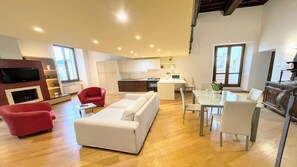 TV - TERRAZZA DUOMO, SLPS 6, PEDESTRIAN CENTRE, 2 TERRACES + SENSATIONAL VIEWS (Spoleto)