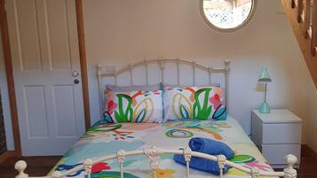 2 bedrooms, bed sheets