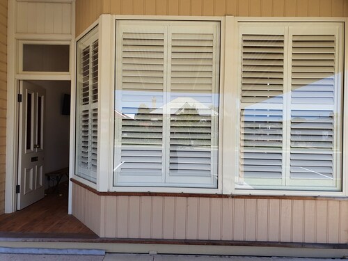 COSY ACCOMMODATION located in the main street CENTRAL to shops and CAFES