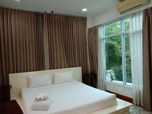 Villa | 5 bedrooms, desk, blackout curtains, free WiFi - Cheva Villa Chiang Mai (Chiang Mai)