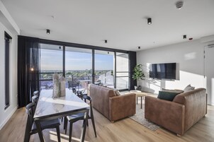 65-tommu snjallsjónvarp með stafrænum rásum, sjónvarp.