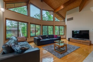 Deluxe villa | Woonruimte | Flatscreentelevisie