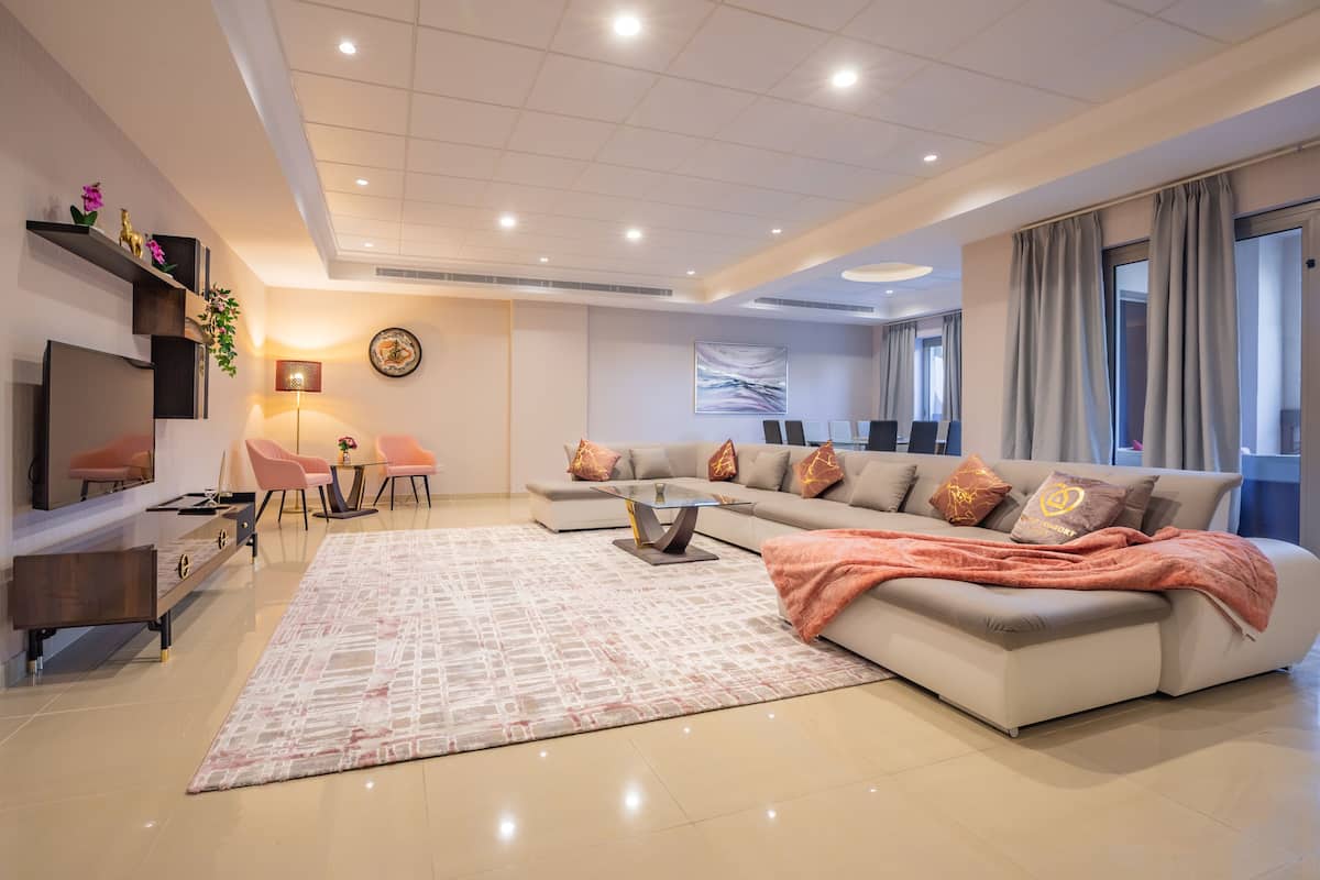 Villa exclusiva, 3 habitaciones, alberca privada | Área de sala de estar | Televisión de pantalla plana, Netflix y servicios de streaming