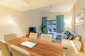 Superior Townhome, 3 Bedrooms, Private Pool | Dining room