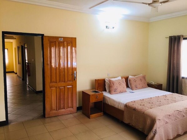 1 soverom, strykejern/-brett og internettilgang