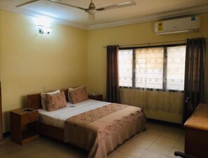 1 bedroom, iron/ironing board, Internet - Double Room with Garden View (Accra)