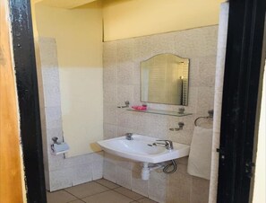 Ensemble douche/baignoire, serviettes fournies