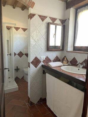 Douche, serviettes fournies