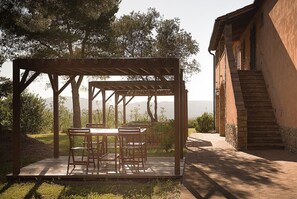 تناول الطعام بالخارج