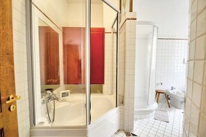 Shower, towels