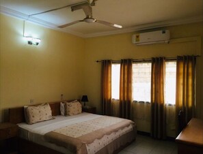 1 habitación, tabla de planchar con plancha y acceso a internet 