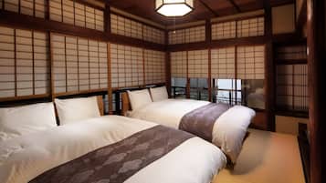Private Vacation Home for 8 People, Non Smoking | 3 bedrooms, pillowtop beds, free WiFi, bed sheets